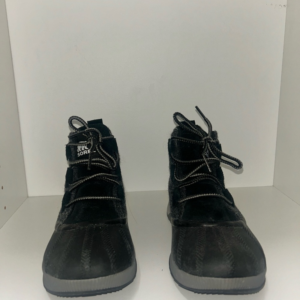 Sorel Out ’N About Plus Booties – Black/Gray – Size 7